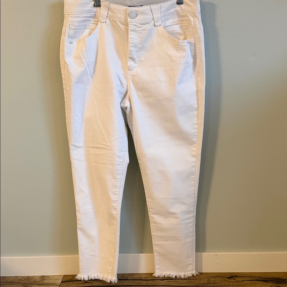 Wit & Wisdom White Cropped Jeans with Frayed Hem